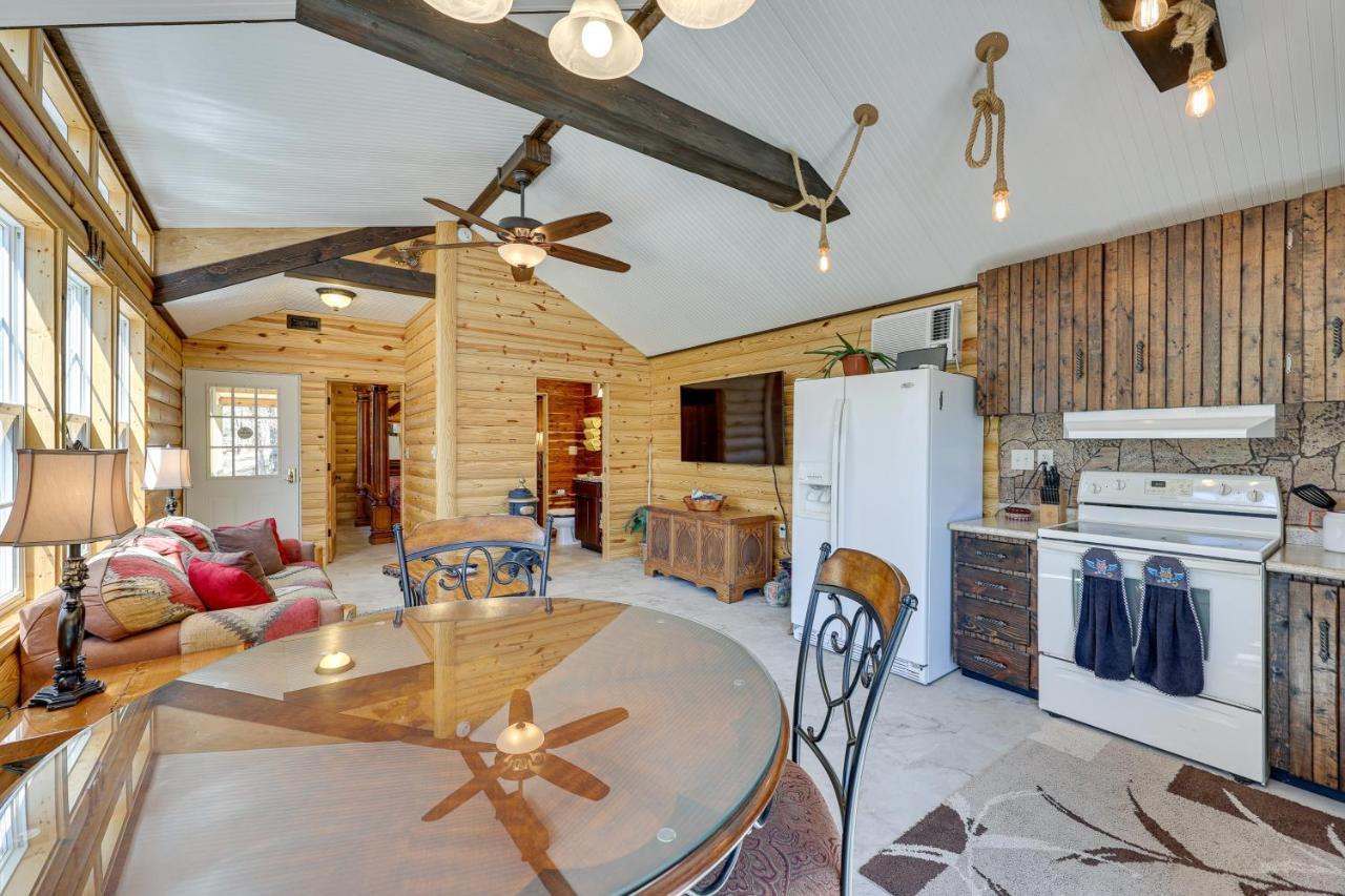 Cliffside Eureka Springs Cabin With Beaver Lake View Exteriér fotografie