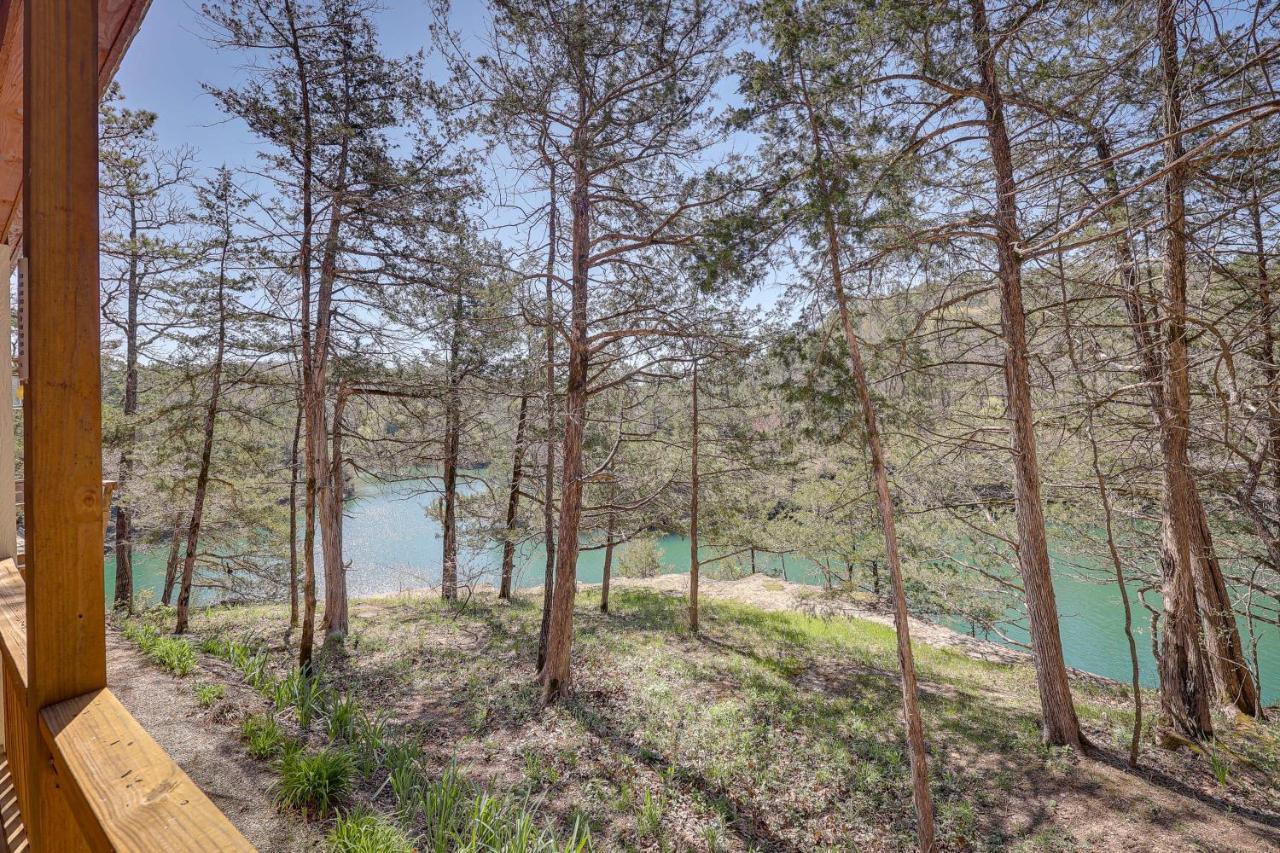 Cliffside Eureka Springs Cabin With Beaver Lake View Exteriér fotografie