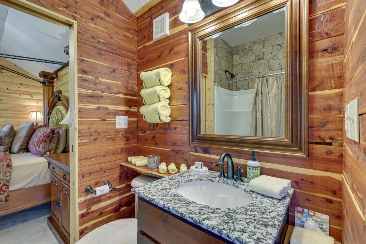 Cliffside Eureka Springs Cabin With Beaver Lake View Exteriér fotografie